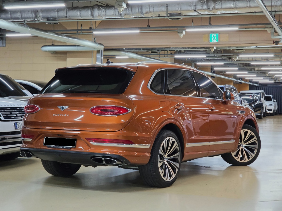 Bentley Bentayga, 2023 — фото 3 из 12