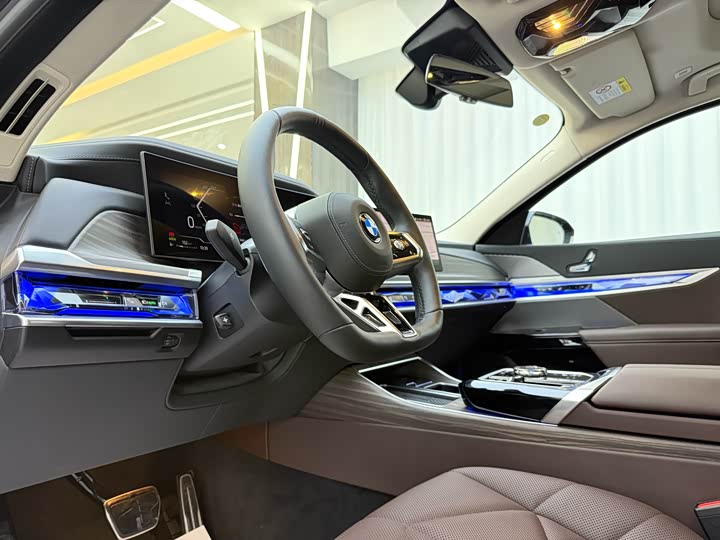 BMW 7 Series, 2025 — фото 5 из 9