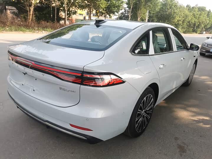 Geely Galaxy A7, 2026 — фото 7 из 9