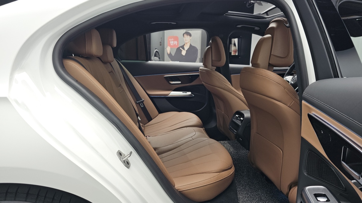 Mercedes-Benz E-Class, 2024 — фото 11 из 12