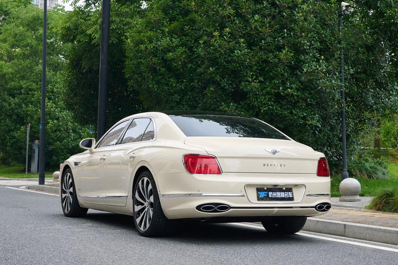Bentley Flying Spur, 2023 — фото 5 из 12