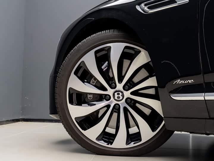 Bentley Flying Spur, 2025 — фото 7 из 9