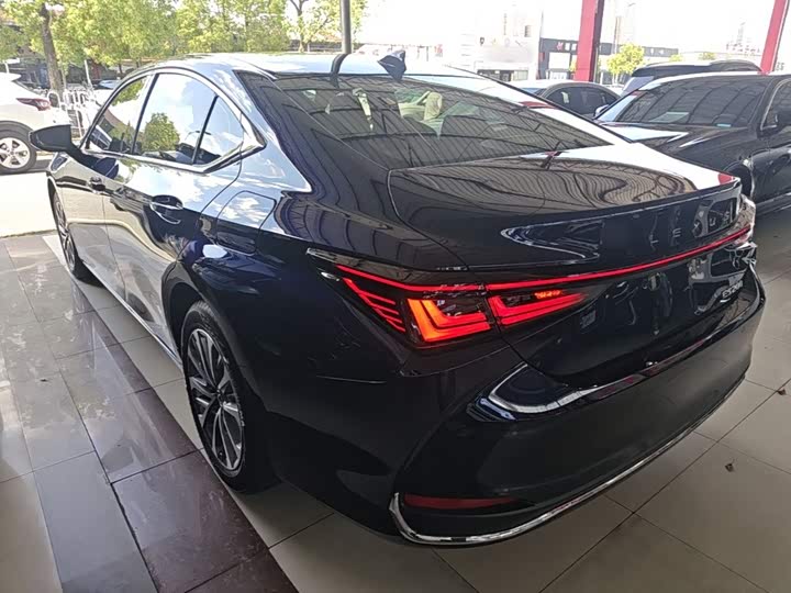 Lexus ES, 2025 — фото 5 из 9