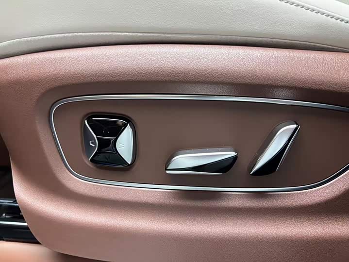 BYD Xia, 2025 — фото 6 из 9