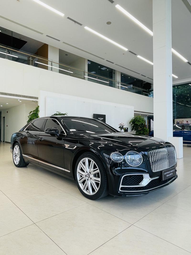 Bentley Flying Spur Hybrid, 2024 — фото 3 из 12