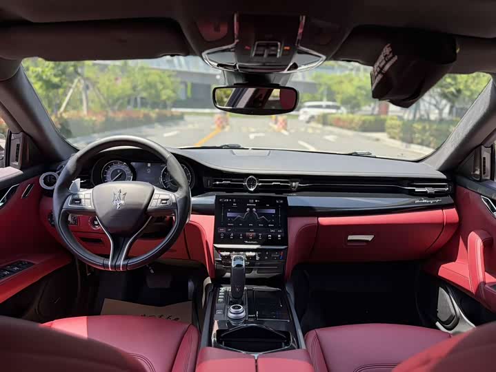 Maserati Quattroporte, 2023 — фото 6 из 7