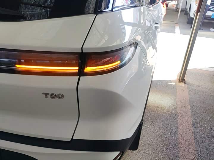 Bestune T90, 2024 — фото 8 из 9