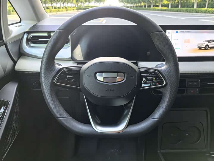 Geely Geometry E Firefly, 2022 — фото 8 из 9