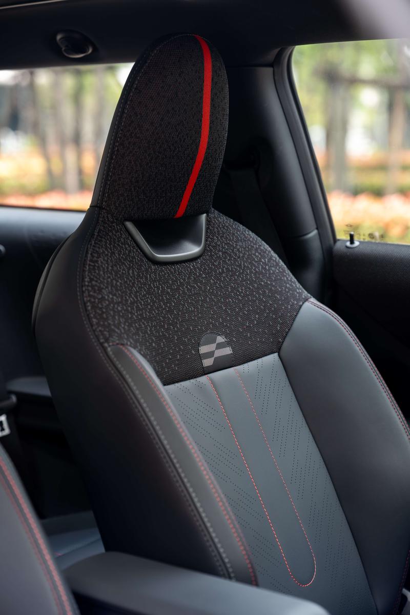Mini Mini JCW, 2025 — фото 7 из 10