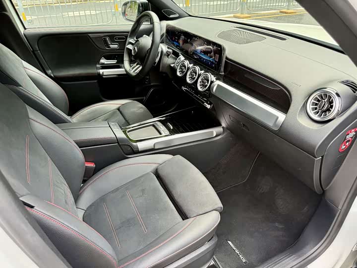 Mercedes-Benz GLB-Class AMG, 2024 — фото 8 из 9