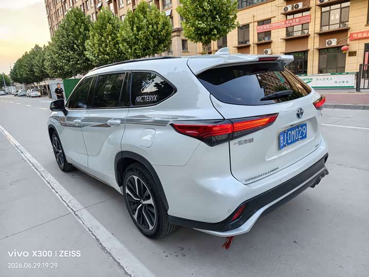 Toyota Crown Kluger, 2022 — фото 7 из 9