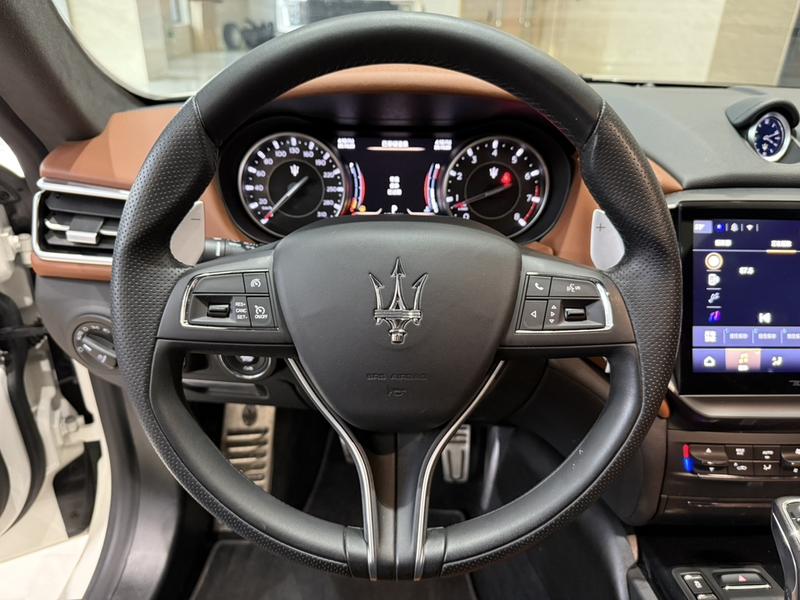 Maserati Ghibli, 2023 — фото 9 из 12