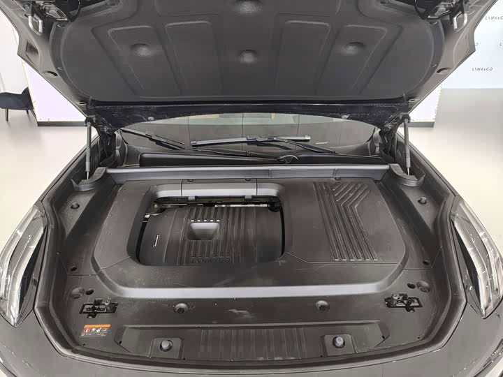 Lynk & Co 09 EM-P Hybrid, 2025 — фото 8 из 9