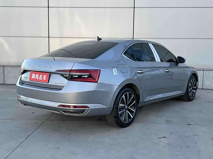 Skoda Superb, 2023 — фото 3 из 9