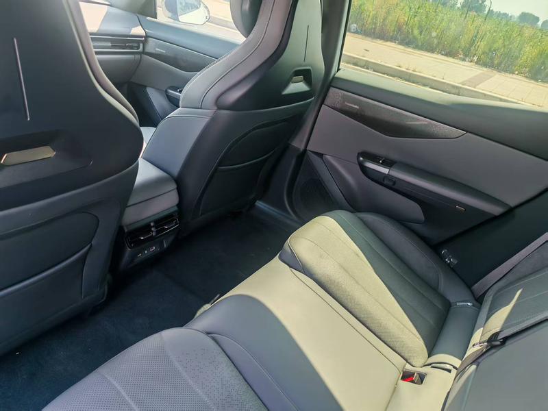 Lynk & Co 07 EM-P Hybrid, 2024 — фото 9 из 10