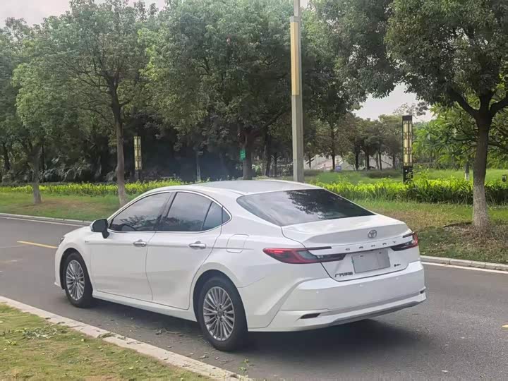 Toyota Camry, 2024 — фото 5 из 9