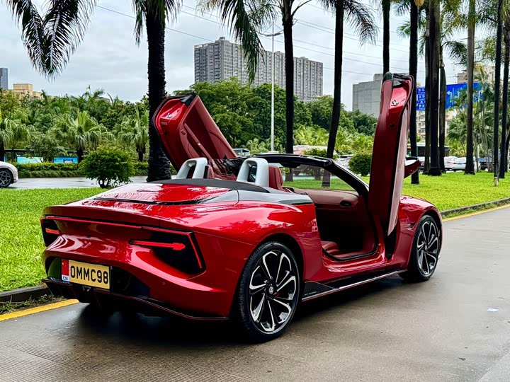 MG Motor Cyberster, 2024 — фото 7 из 9