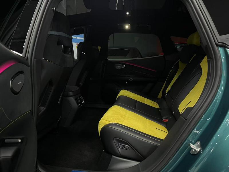 Lynk & Co 30 EM-P Hybrid, 2026 — фото 10 из 12