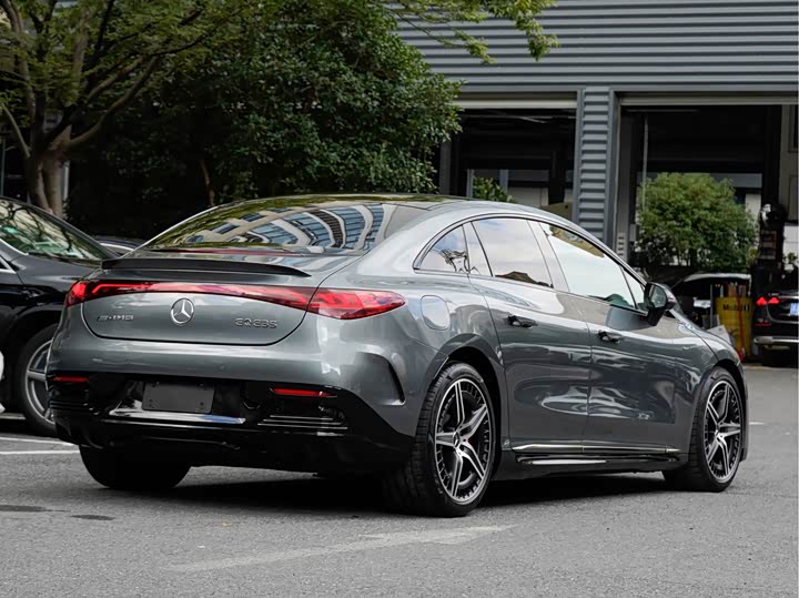 Mercedes-Benz EQE AMG, 2024 — фото 4 из 9