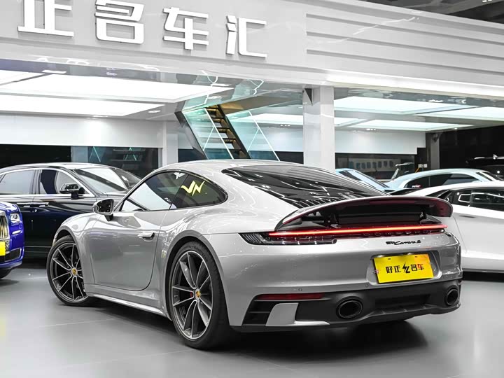 Porsche 911, 2022 — фото 7 из 9