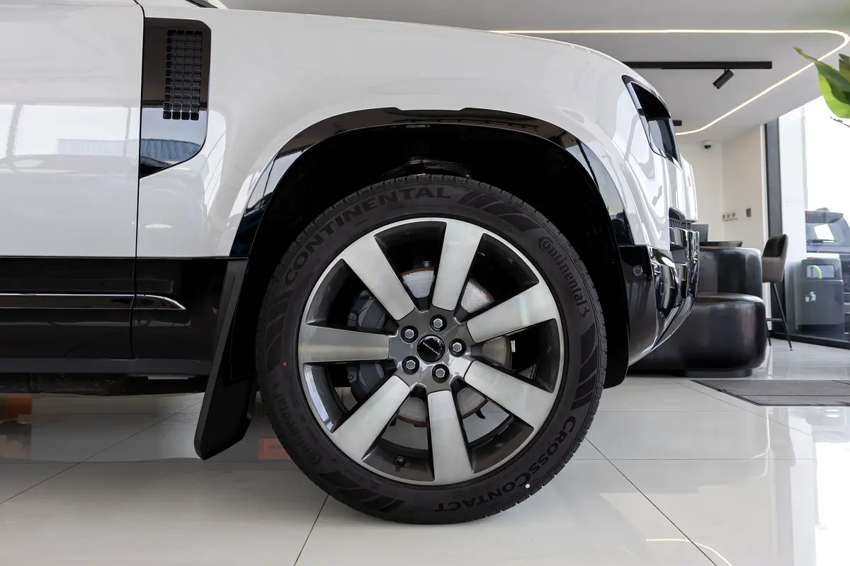 Land Rover Defender, 2026 — фото 8 из 10