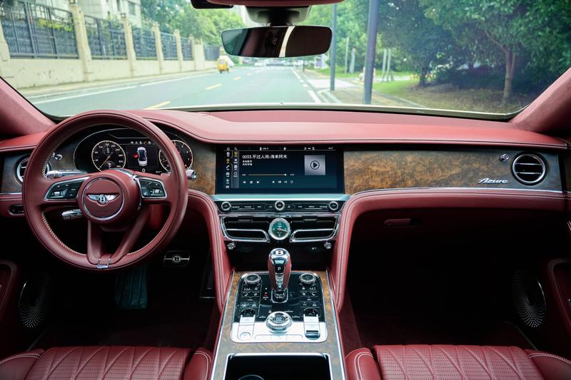 Bentley Flying Spur, 2023 — фото 9 из 12