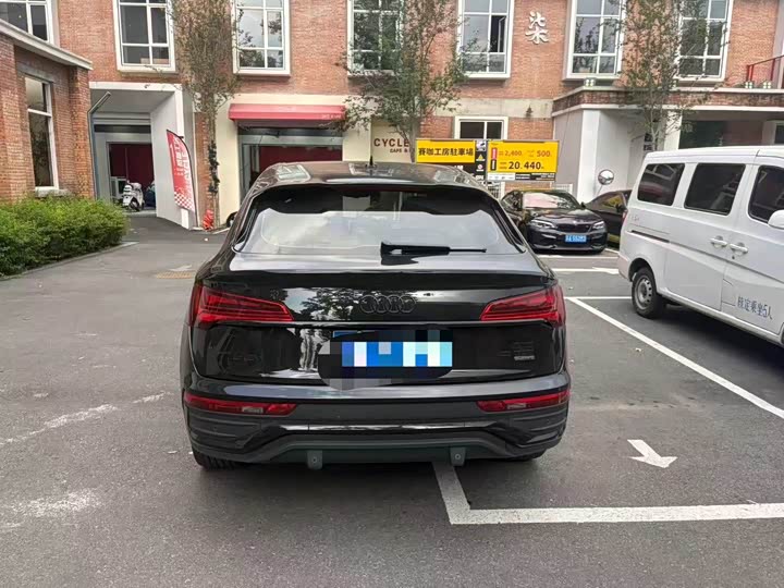 Audi Q5L Sportback, 2022 — фото 6 из 9
