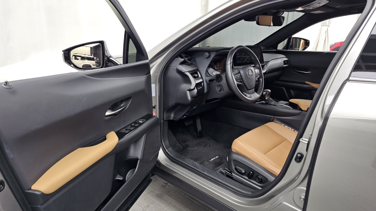 Lexus UX, 2022 — фото 9 из 12