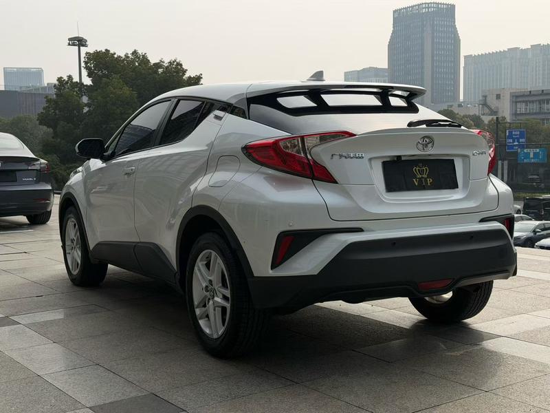 Toyota C-HR, 2022 — фото 4 из 10