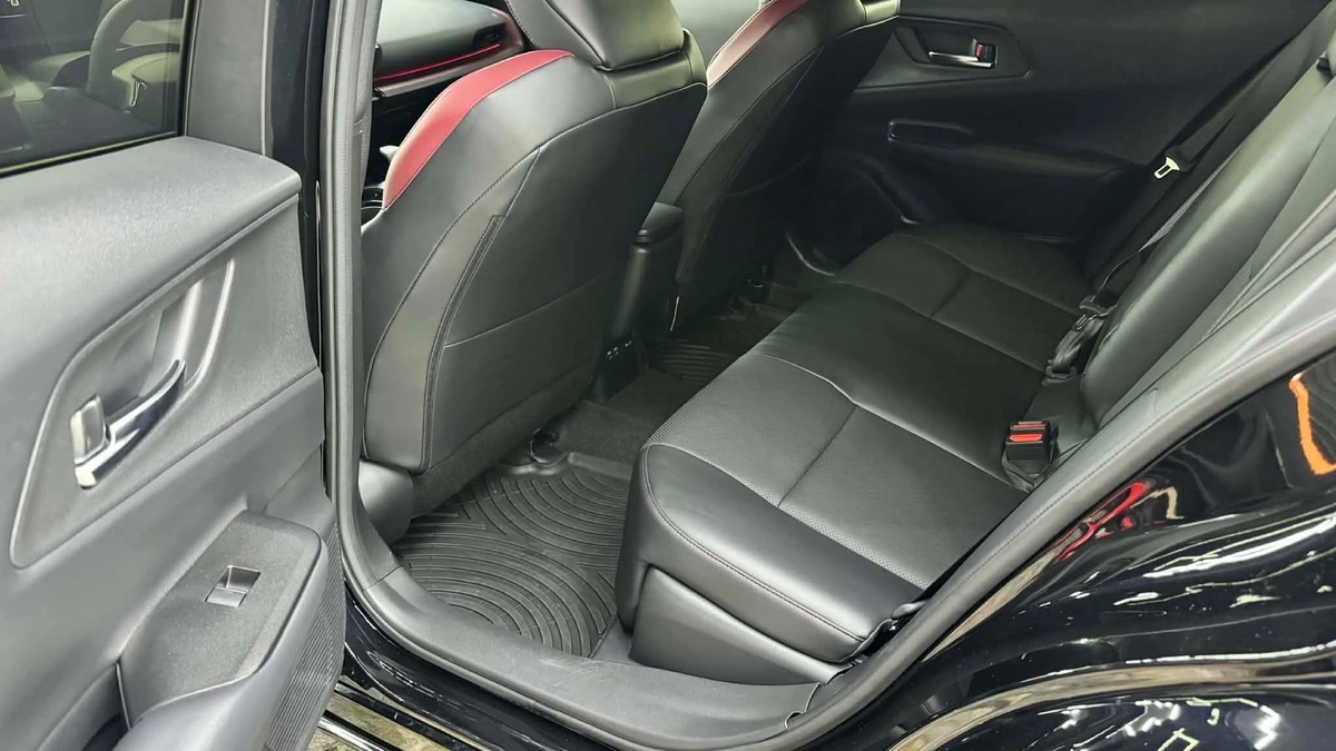 Toyota Prius, 2023 — фото 8 из 10