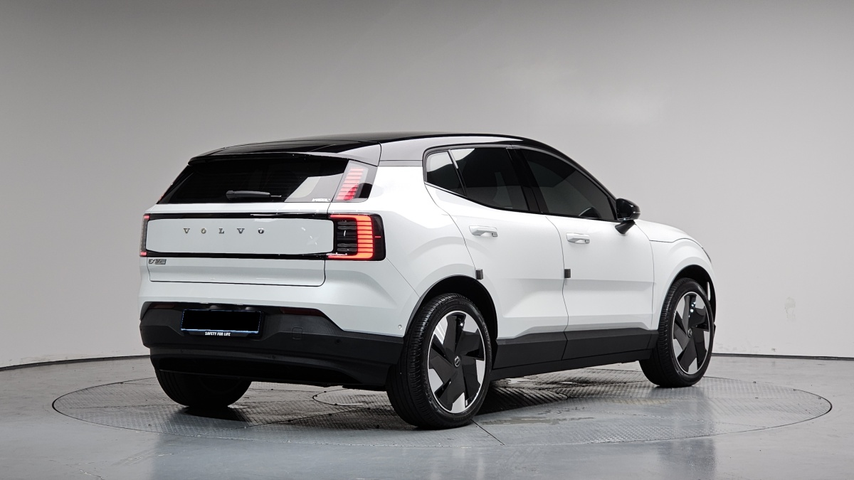 Volvo EX30, 2025 — фото 2 из 12