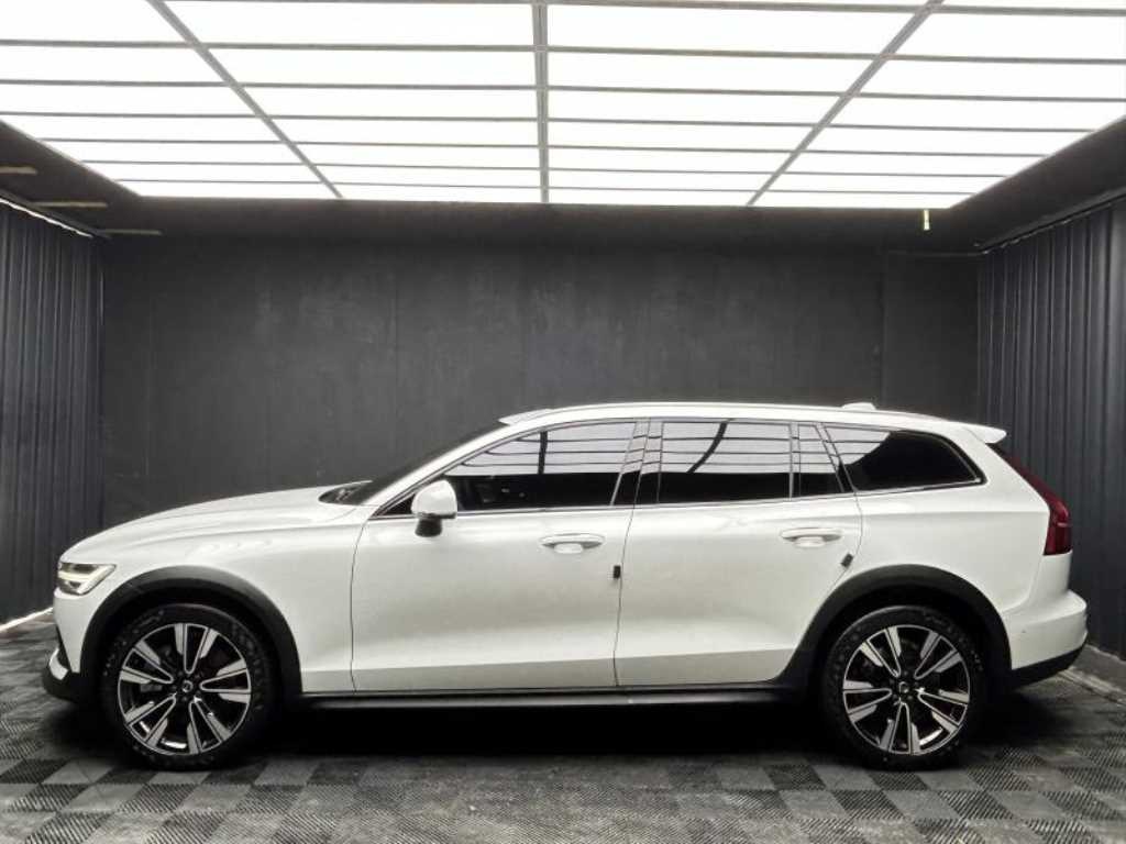 Volvo V60, 2022 — фото 3 из 12