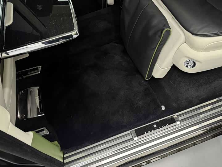 Rolls-Royce Phantom, 2022 — фото 9 из 9