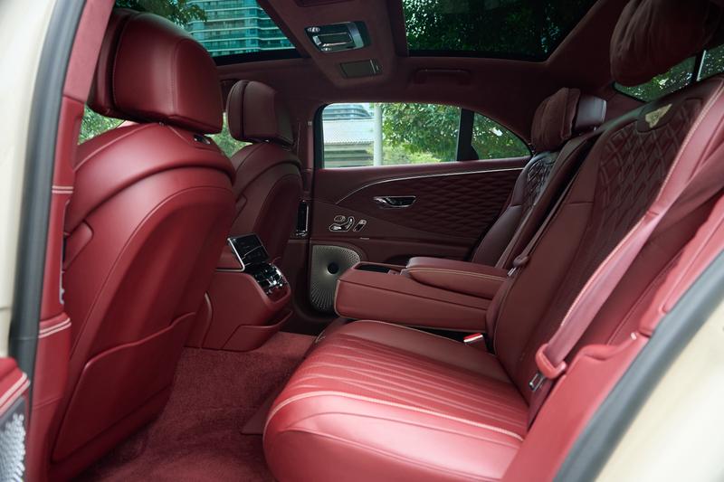 Bentley Flying Spur, 2023 — фото 12 из 12