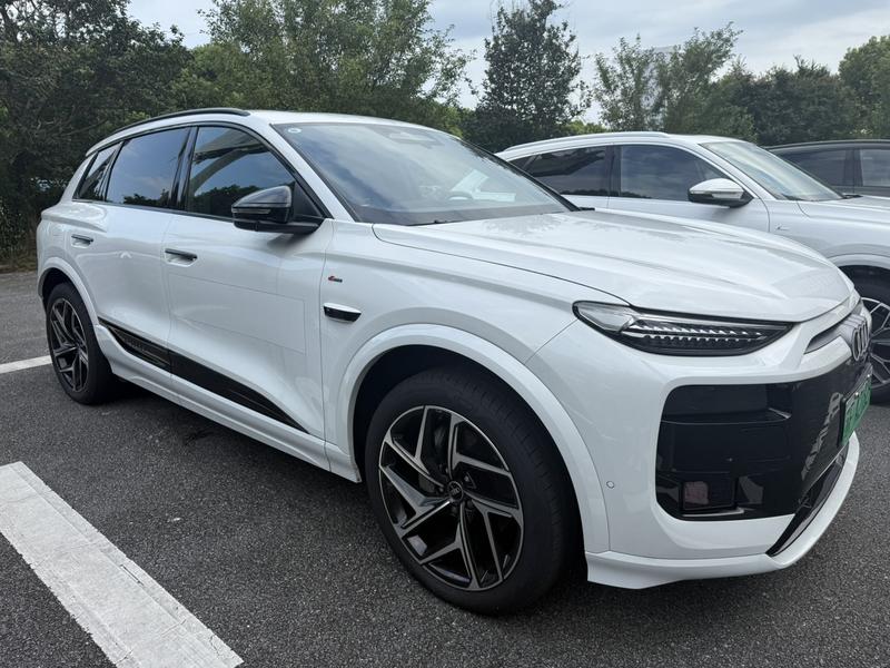 Audi Q6L e-tron, 2025 — фото 3 из 12