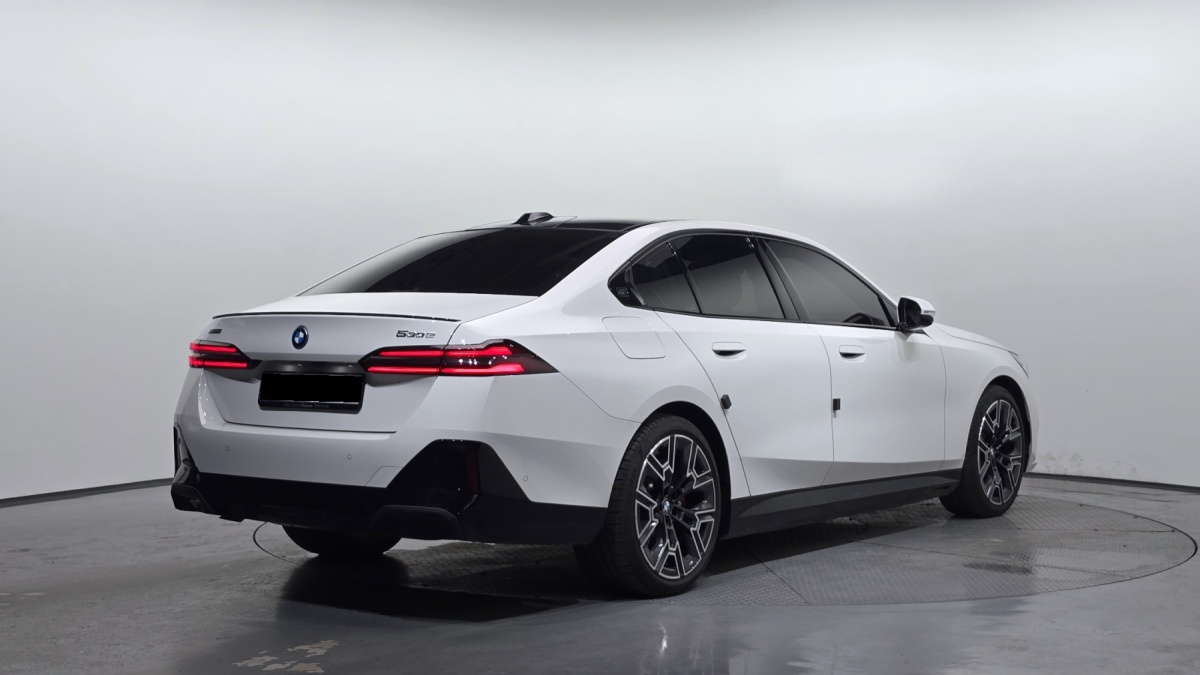 BMW 5 Series, 2025 — фото 2 из 12