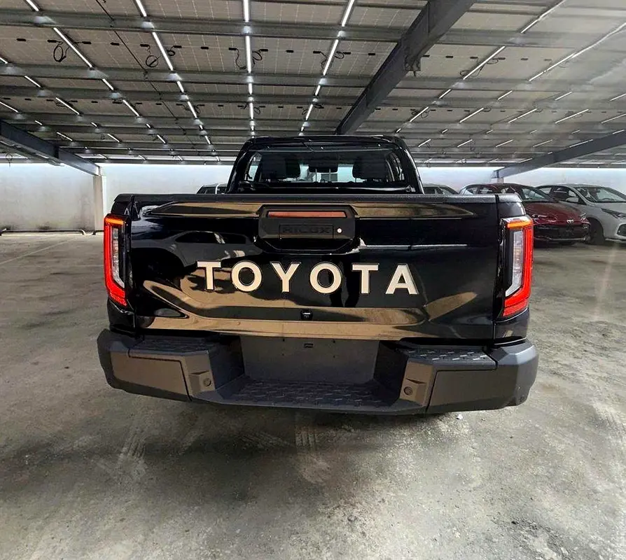 Toyota Hilux, 2027 — фото 4 из 9