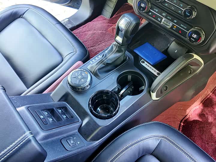 Ford Bronco, 2024 — фото 8 из 9