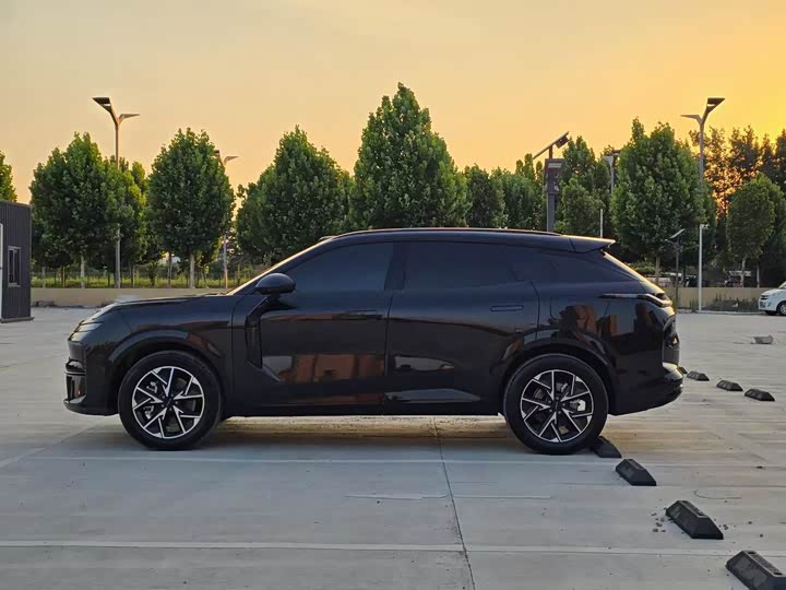 Lynk & Co 08 EM-P Hybrid, 2025 — фото 8 из 9