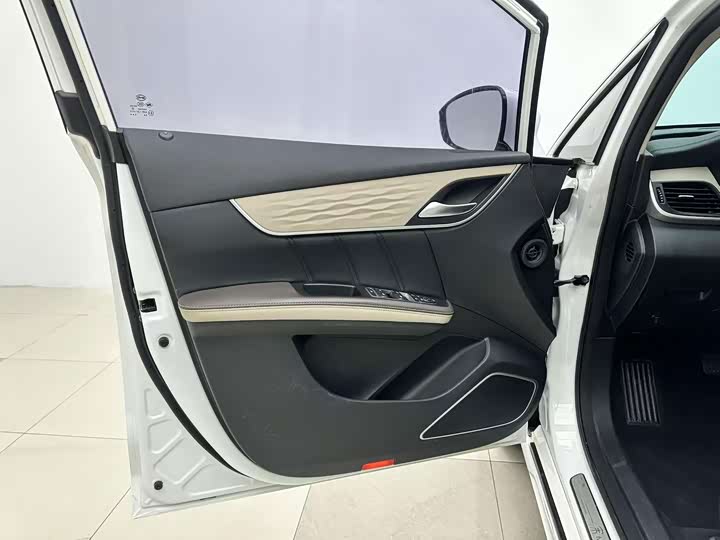 BYD Song Max Hybrid, 2022 — фото 6 из 9