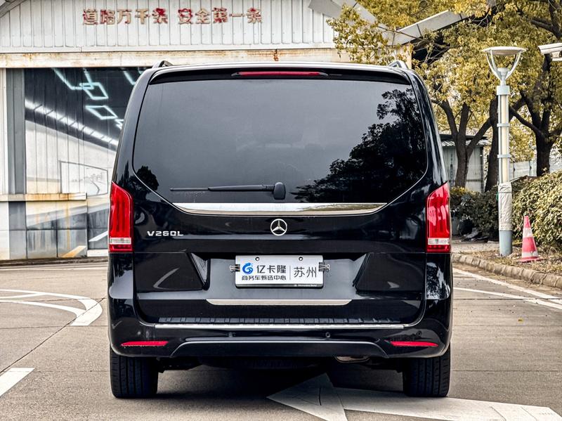 Mercedes-Benz V-Class, 2023 — фото 5 из 12