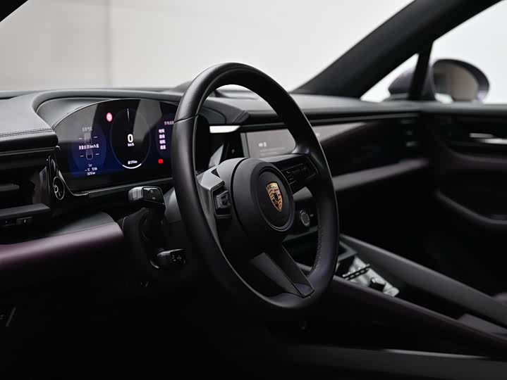 Porsche Macan EV, 2024 — фото 8 из 9