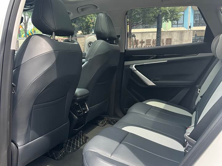 Geely Atlas L, 2024 — фото 6 из 9