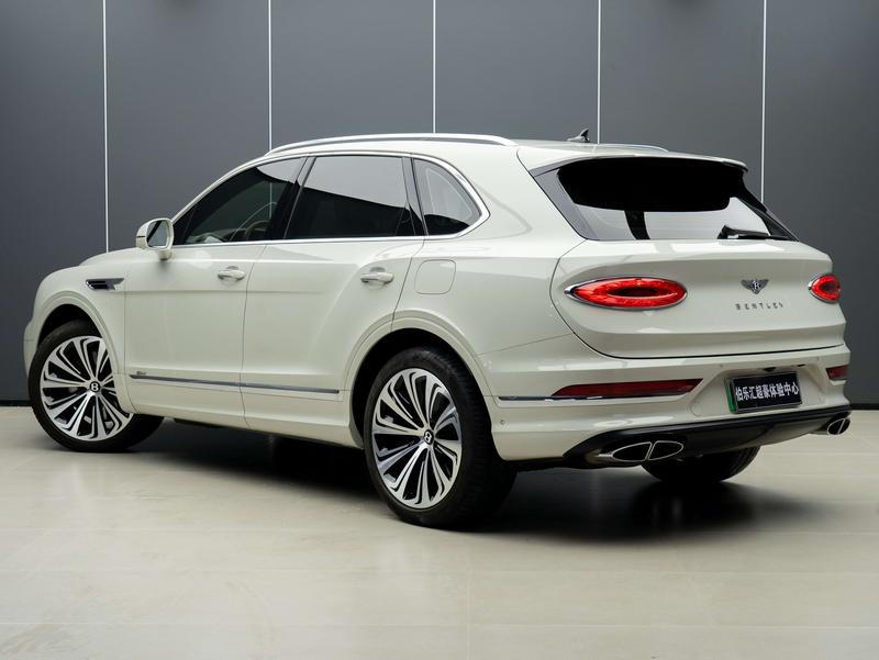 Bentley Bentayga Hybrid, 2021 — фото 3 из 11