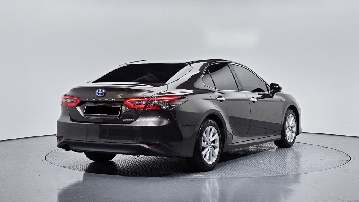 Toyota Camry, 2021 — фото 2 из 12