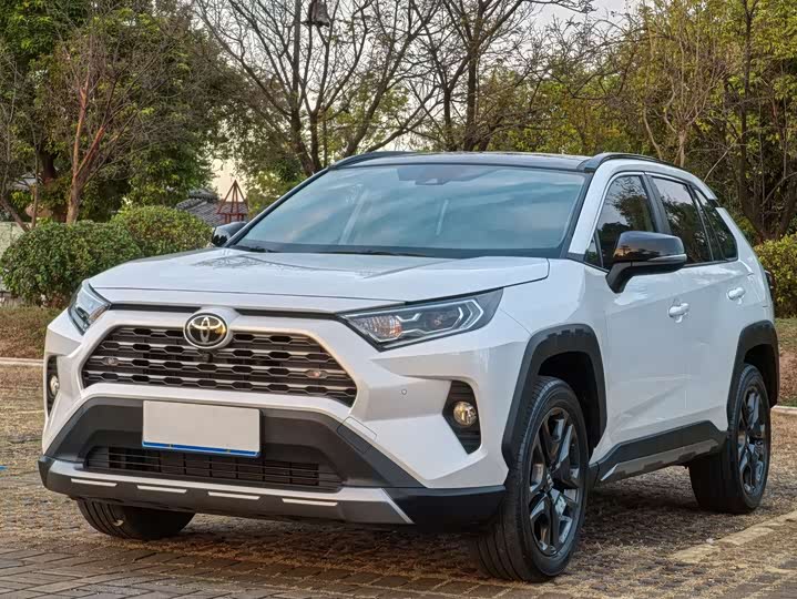 Toyota RAV4, 2023 — фото 2 из 10