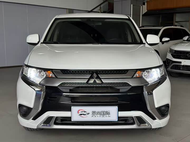 Mitsubishi Outlander, 2022 — фото 2 из 9
