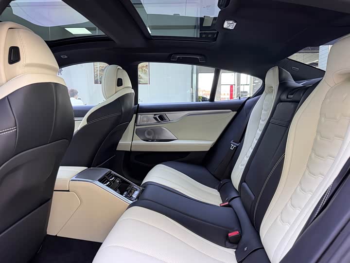 BMW 8 Series, 2023 — фото 6 из 9