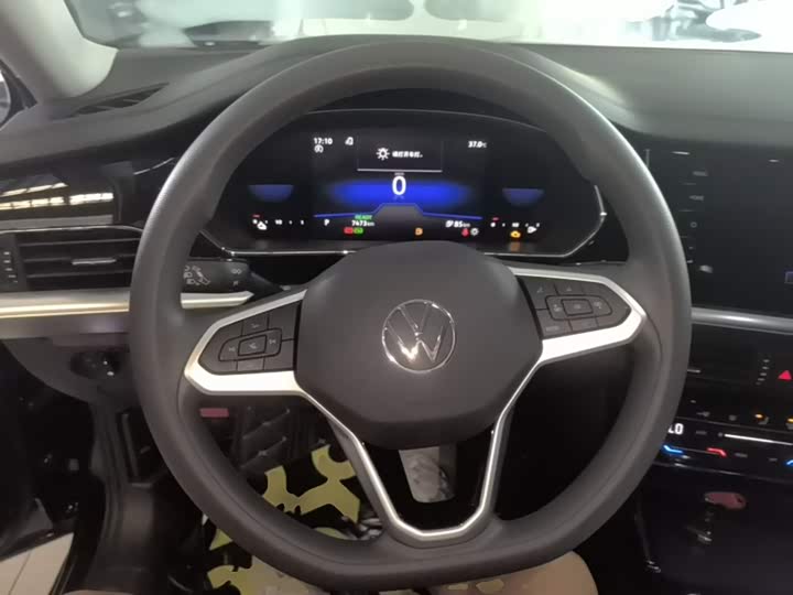 Volkswagen Passat Hybrid, 2025 — фото 7 из 9