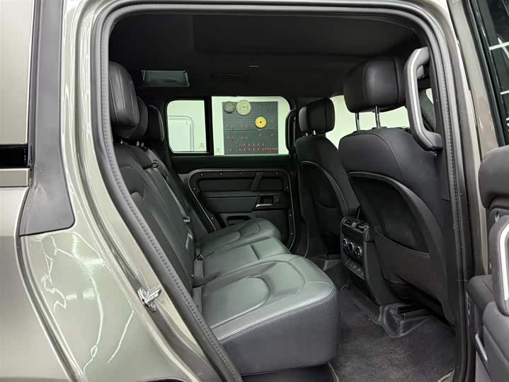 Land Rover Defender, 2024 — фото 7 из 9